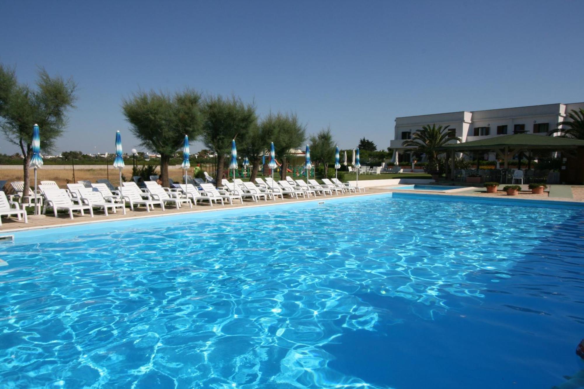 Residence Club Barbara Остуні Екстер'єр фото