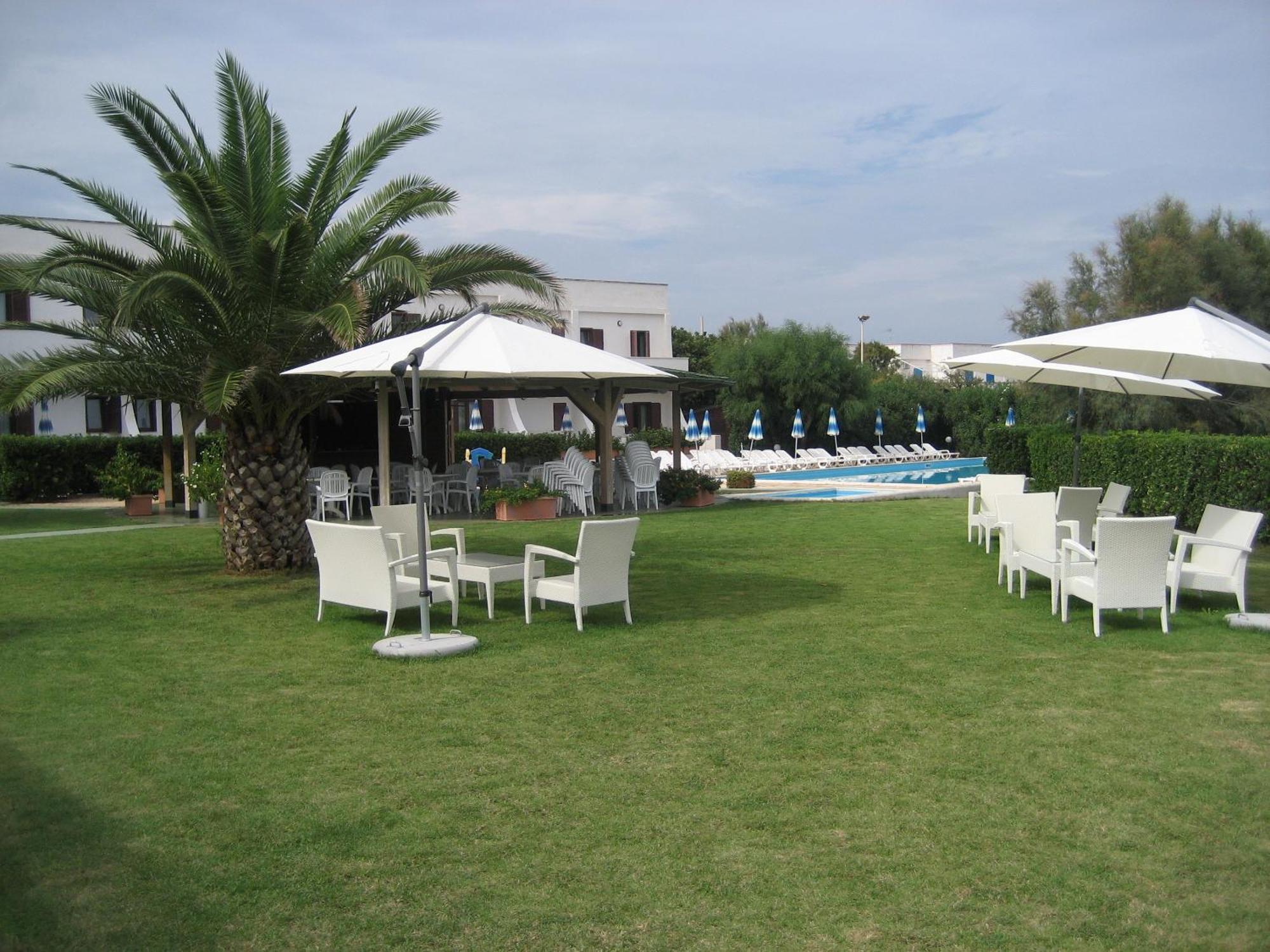 Residence Club Barbara Остуні Екстер'єр фото